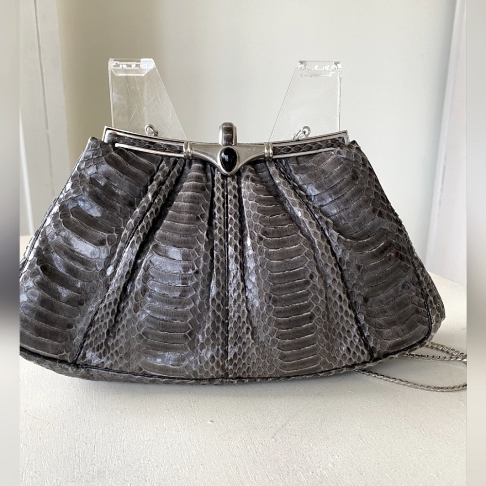 AUTHENTIC VINTAGE JUDITH LEIBER GREY LIZARD SKIN PURSE.